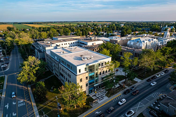 Image pris en drone du cégep de Lanaudière à L'Assomption